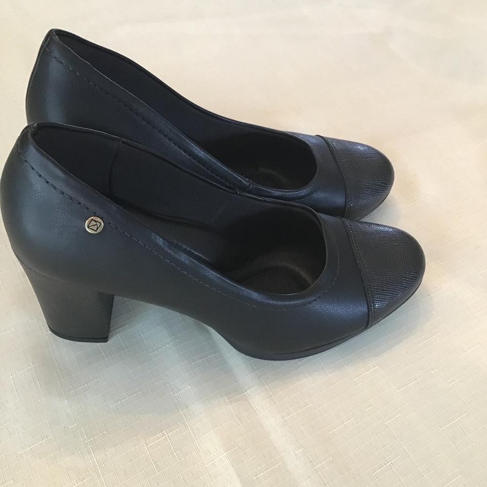 Piccadilly Black Pumps Size 39